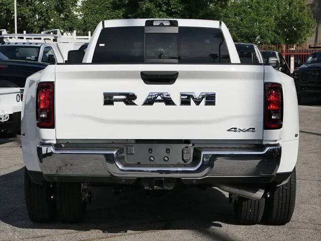 New 2026 Bright White Clear-Coat Exterior Paint RAM TRADESMAN image 3