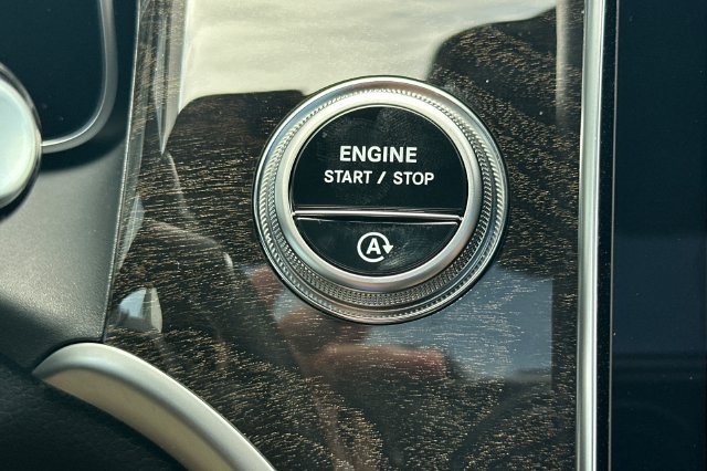 Used 2025  Mercedes-Benz GLC 300 image 22