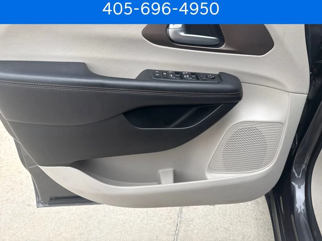 Pre-Owned 2018 Chrysler Pacifica Touring L