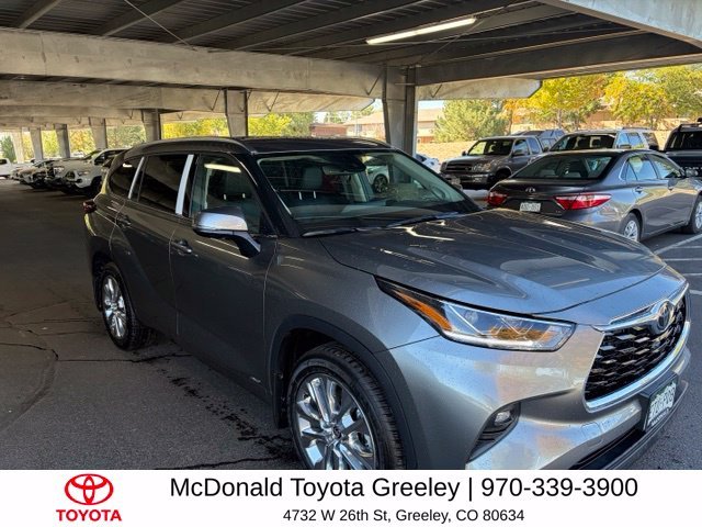 Used 2026  Toyota Limited image 3