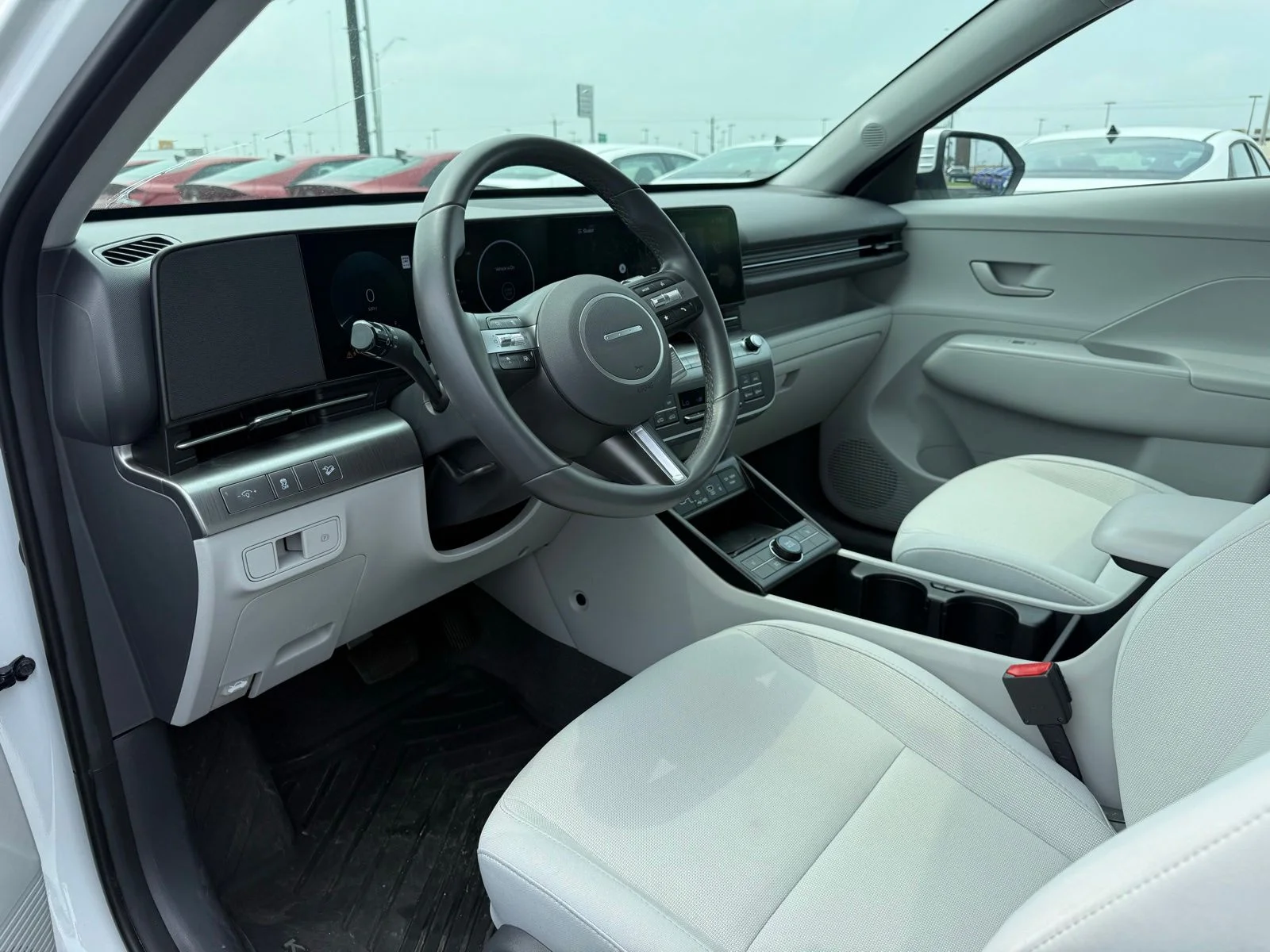 Used 2025 White Hyundai SEL Convenience image 12
