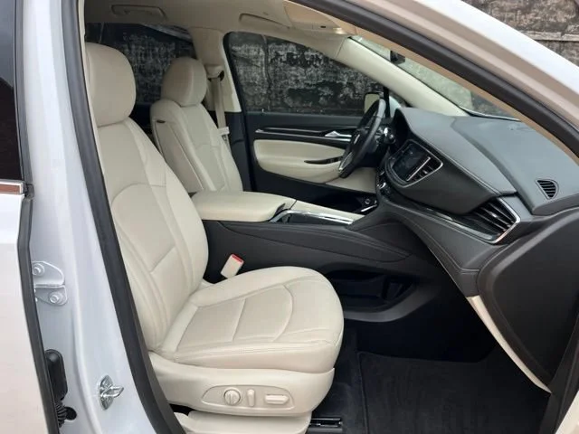 Used 2022 White Frost Tricoat Buick Essence image 19