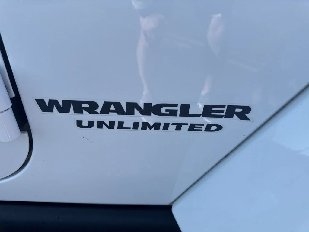 Used 2016 White Jeep Unlimited Rubicon image 43