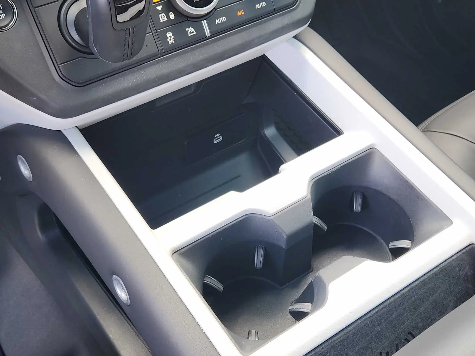 2026 Land Rover Defender S - Photo 19
