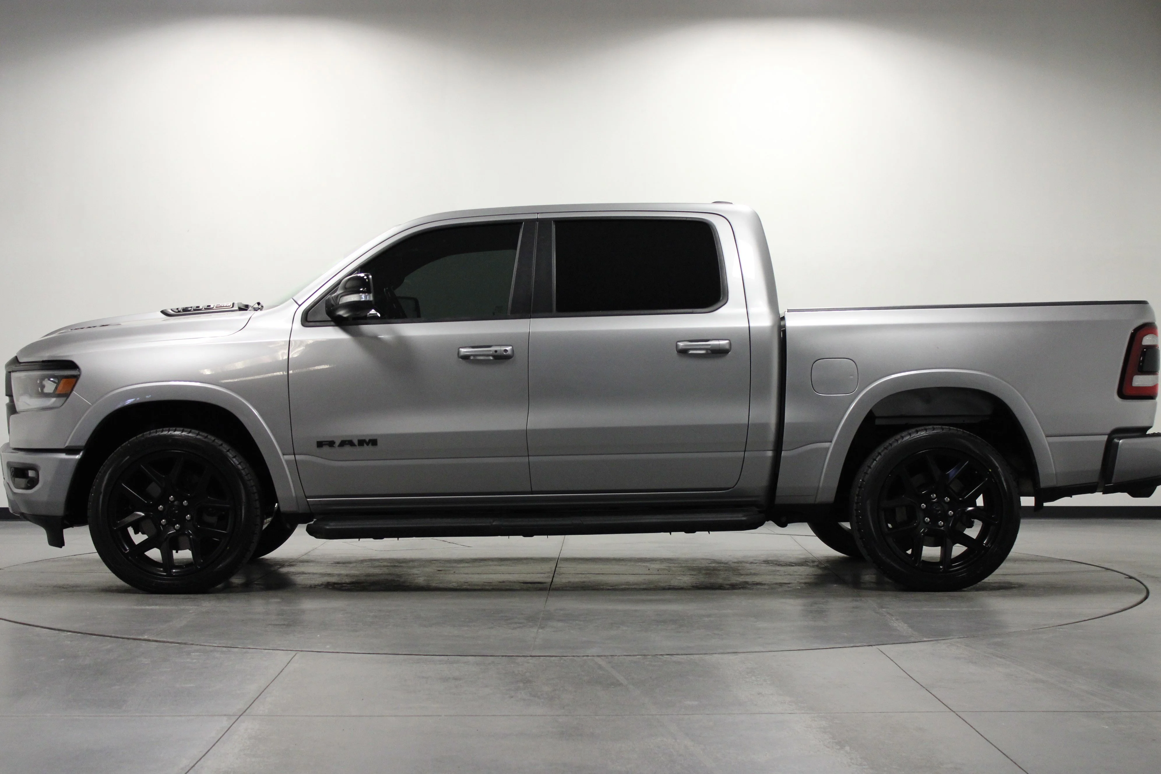 Used 2022 Billet Silver Metallic Clearcoat Ram Laramie image 7