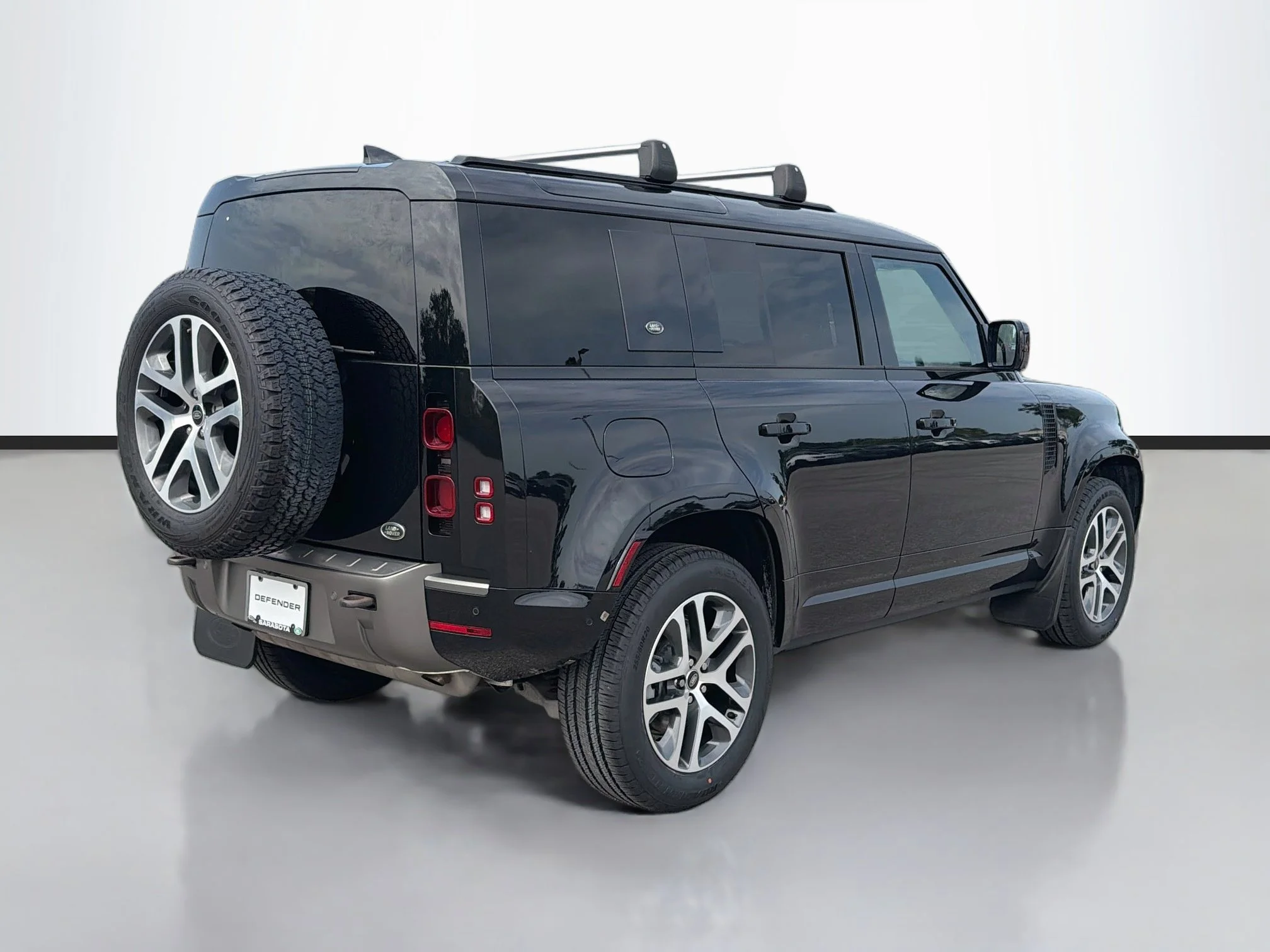 Used 2023 Santorini Black Metallic Land Rover X-Dynamic SE image 5