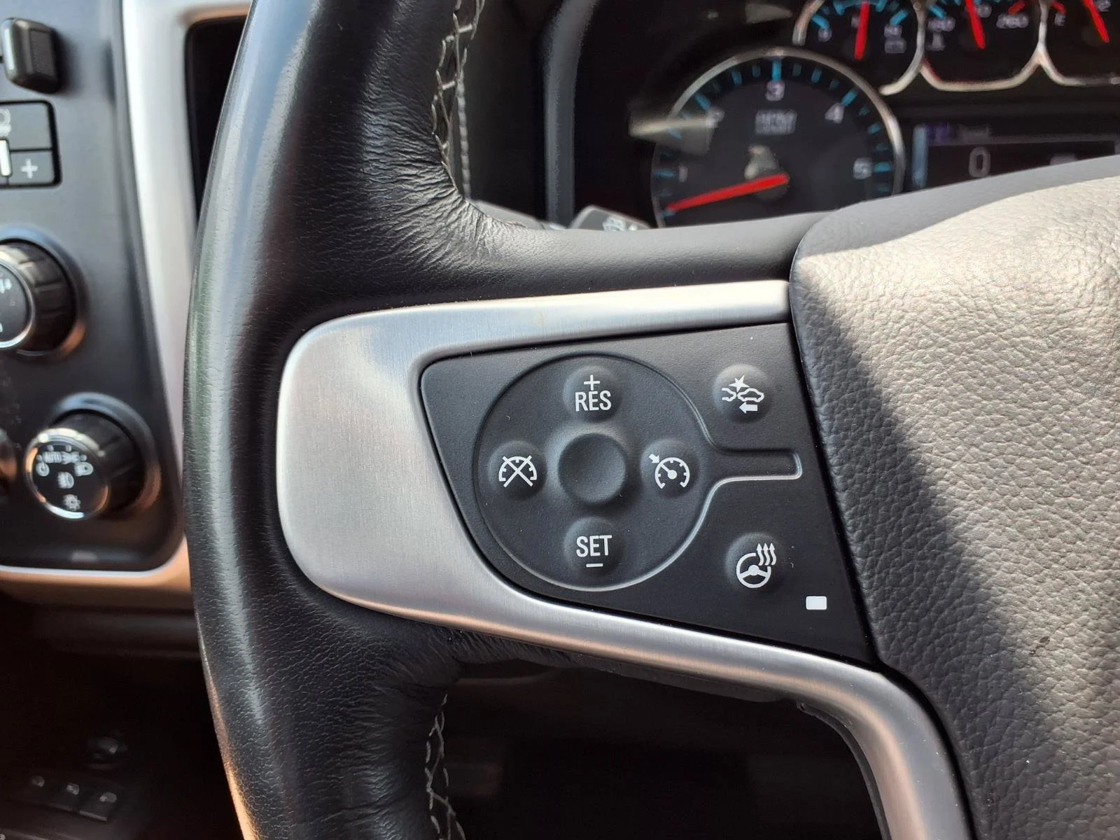 Used 2018 Onyx Black GMC SLT image 14