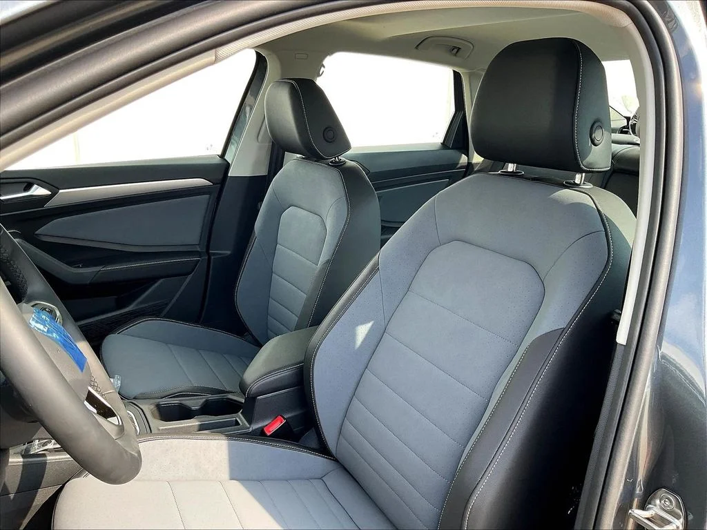 New 2027 Silver Volkswagen 1.5T SE image 5