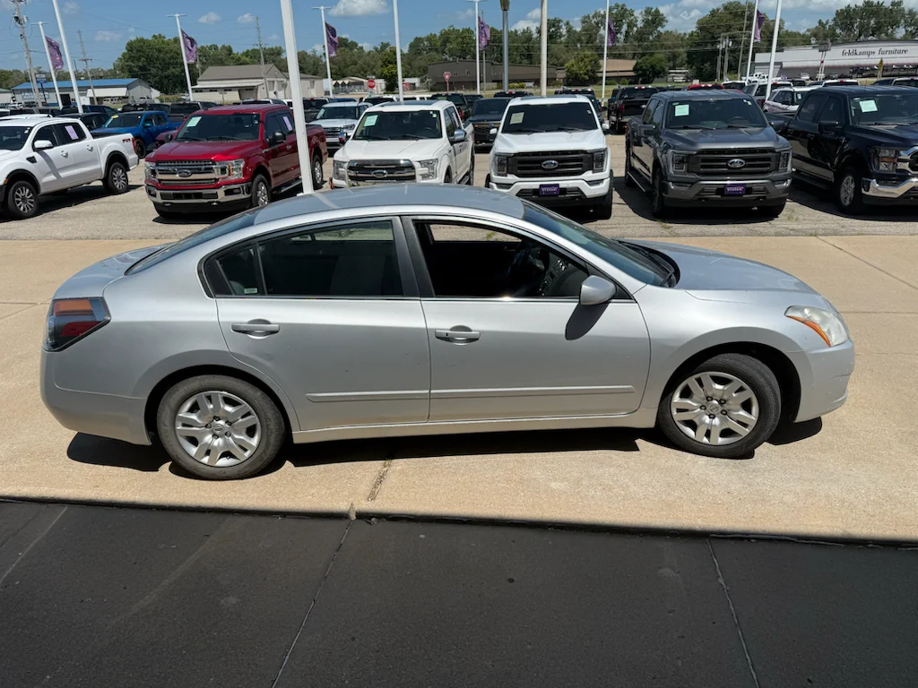 Used 2011  Nissan 2.5 S image 9