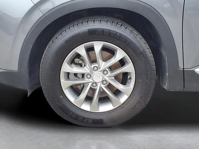 Used 2020 Gray Hyundai SE image 11
