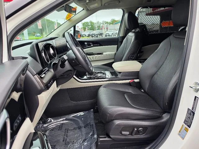 Used 2022 White Kia SX image 22
