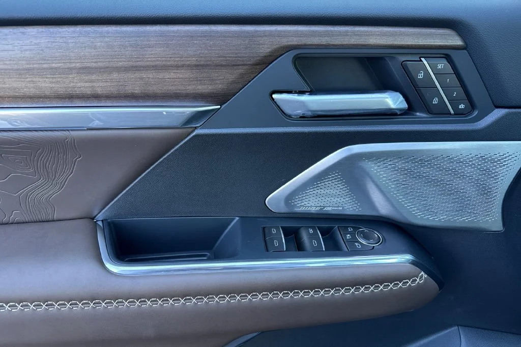 2027 GMC Acadia Denali Ultimate - Photo 8