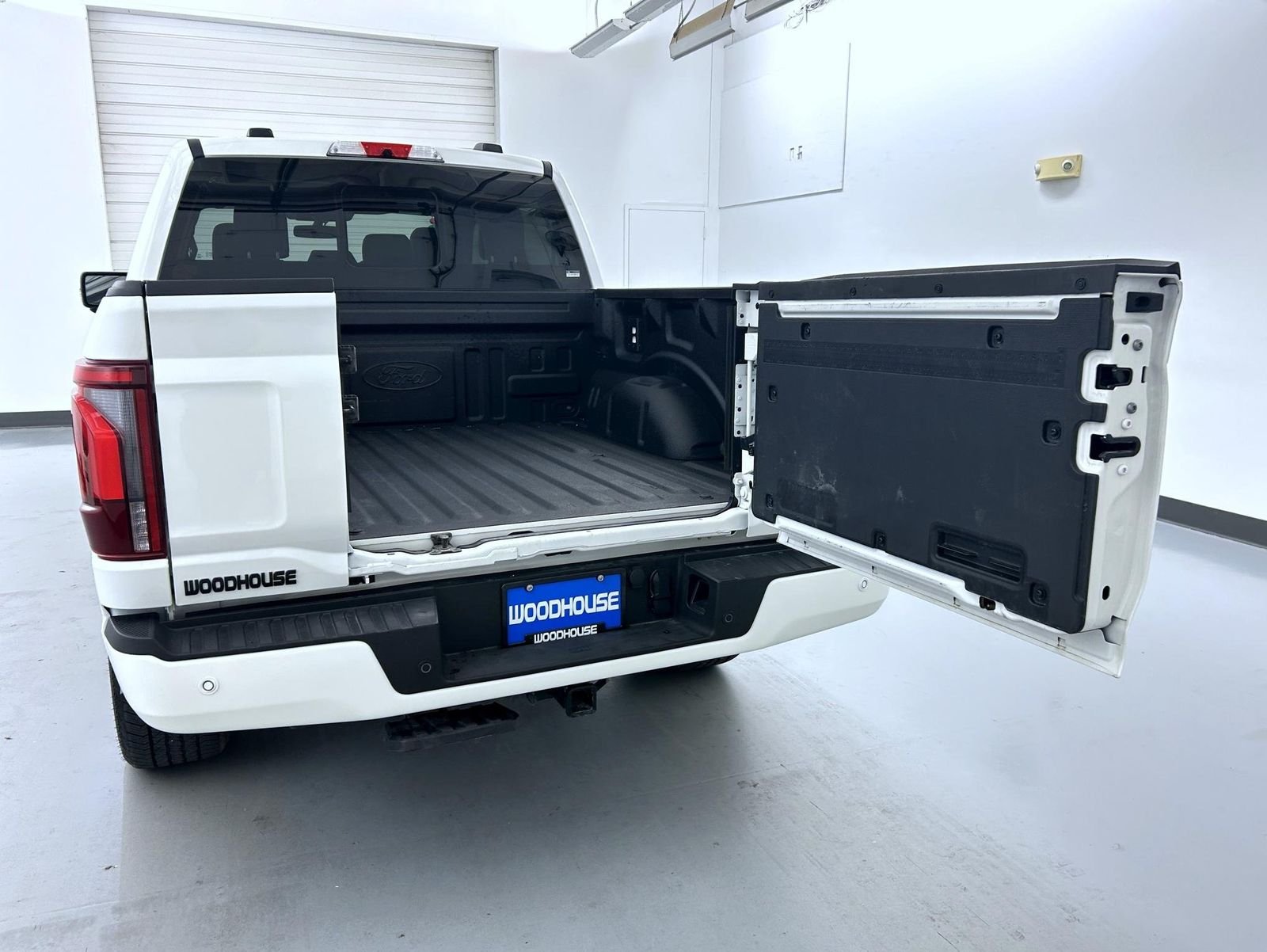 Used 2025 White Ford Platinum image 24