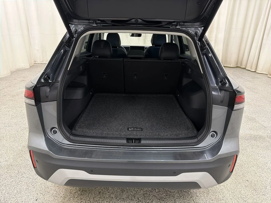 New 2026 Platinum Gray Metallic Volkswagen SE image 17