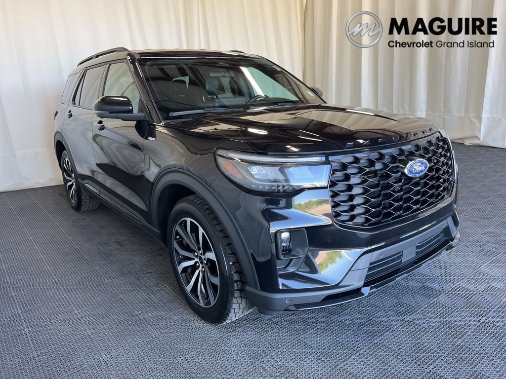 Used 2025 Agate Black Metallic Ford ST-Line image 29