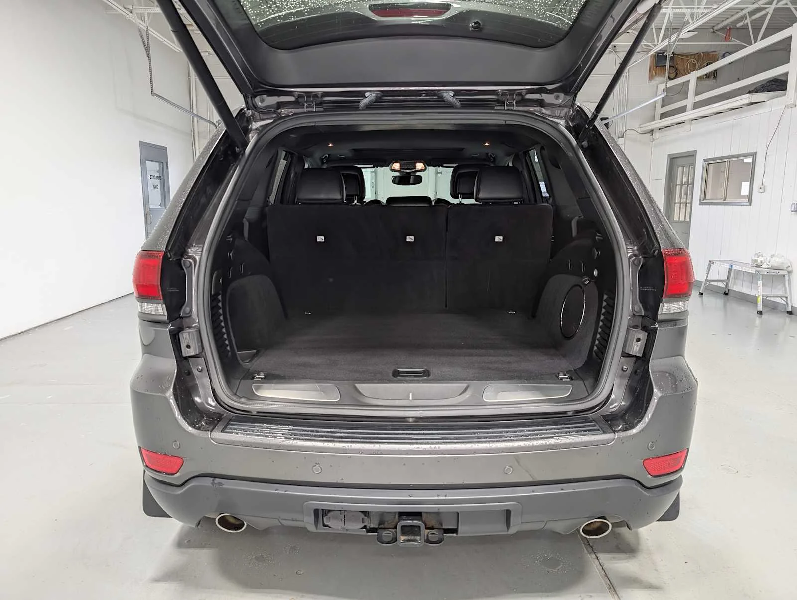 Used 2019 Granite Crystal Metallic Clearcoat Jeep Trailhawk image 41