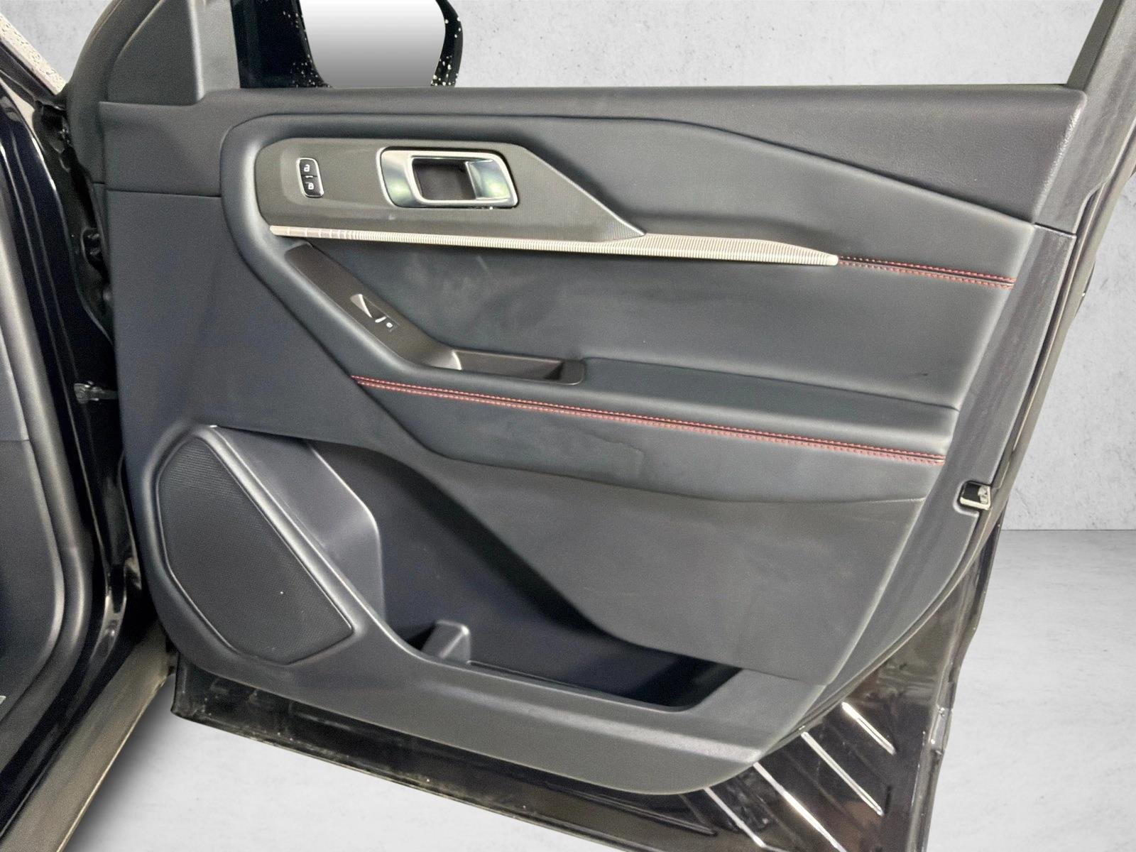 Used 2025 Agate Black Metallic Ford ST-Line image 15