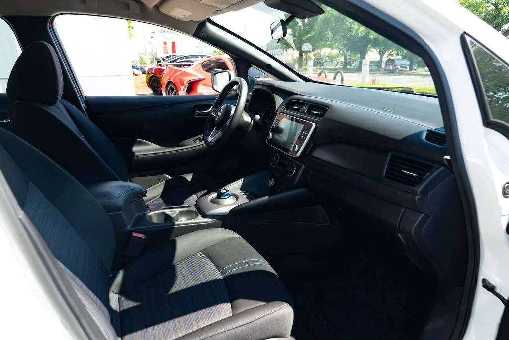 Used 2024 White Nissan S image 25