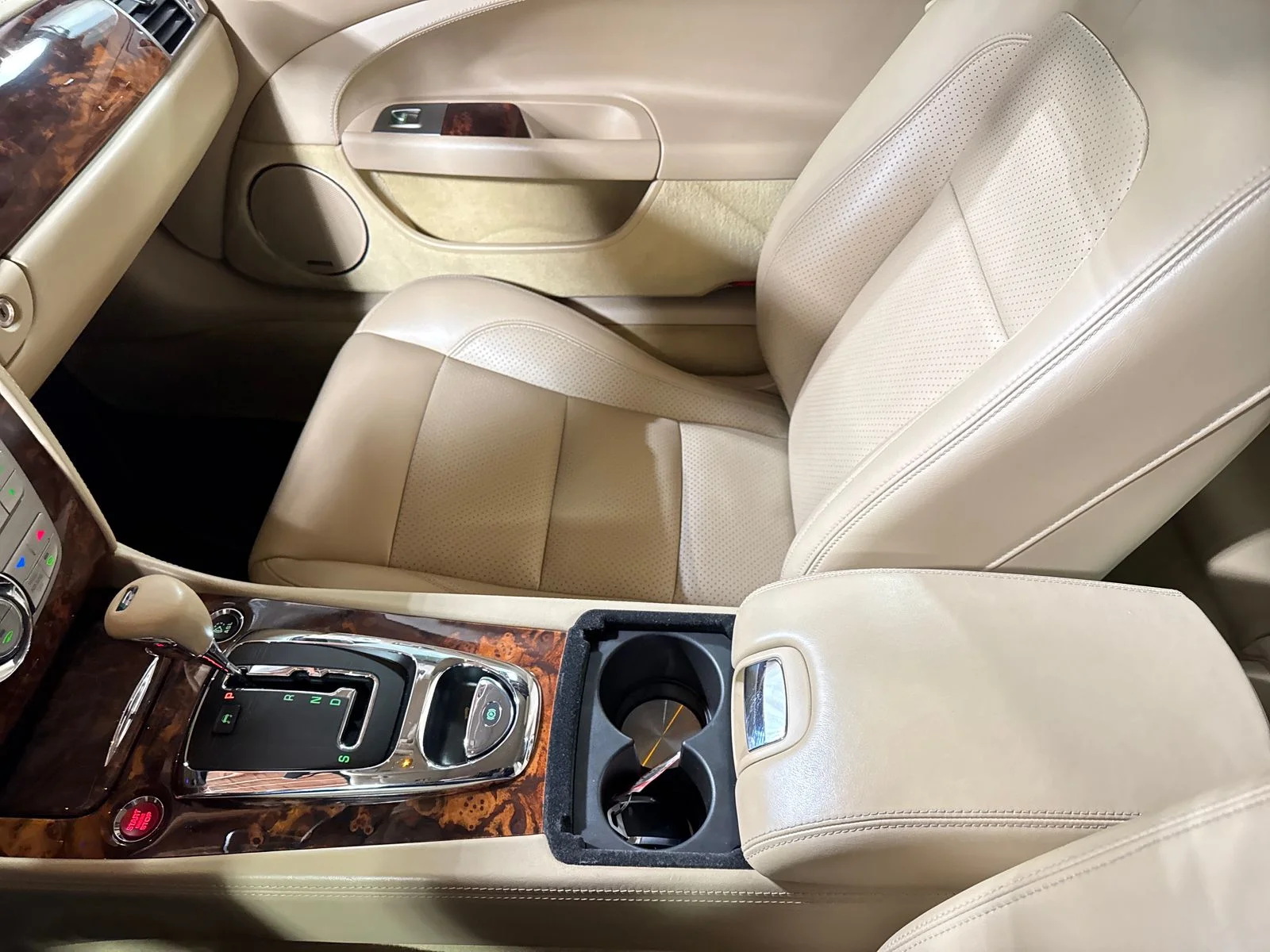 Used 2008 Winter Gold Jaguar XKR Base image 25