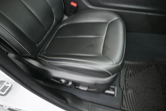 Used 2023 White Jeep Limited image 31