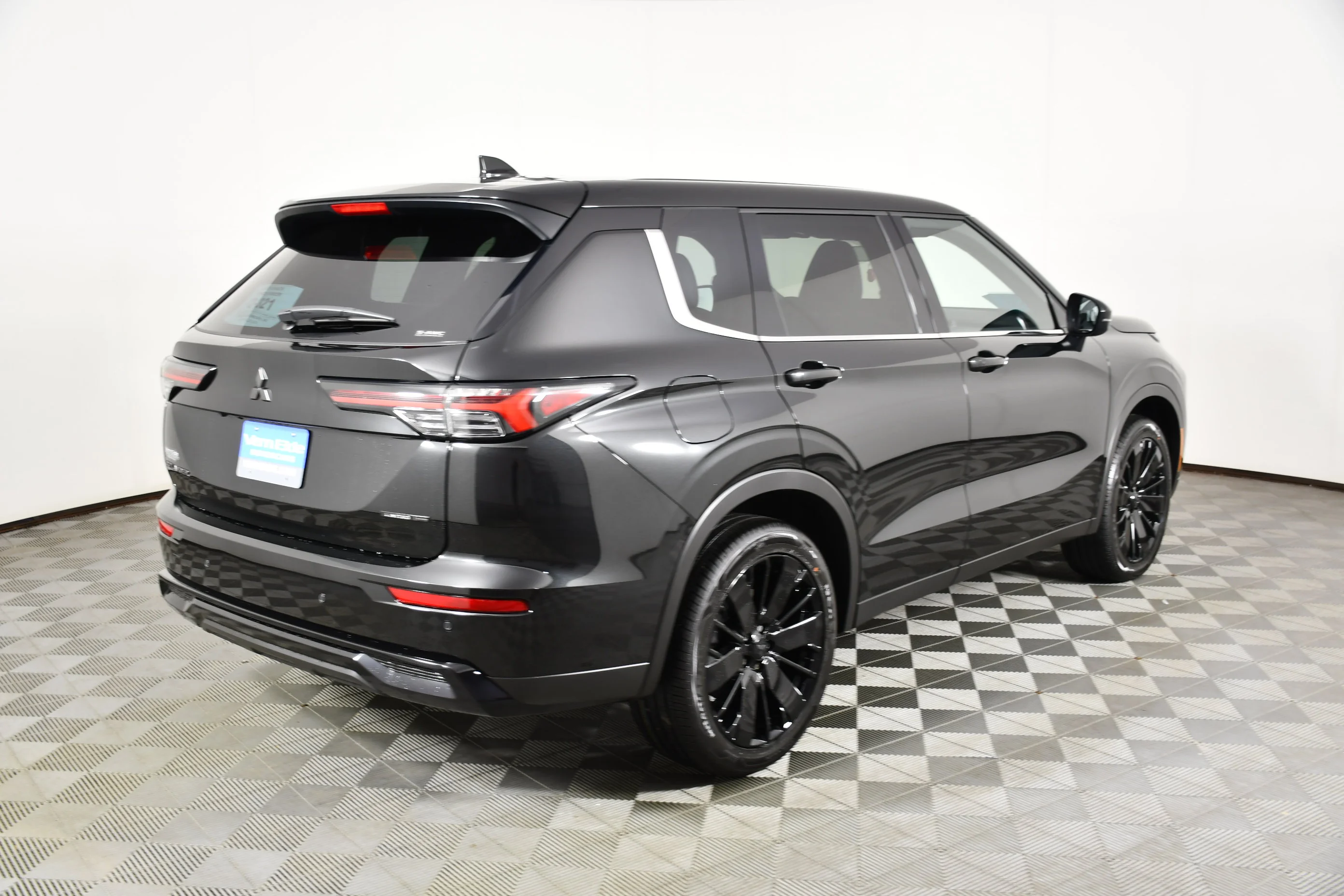 New 2026 Black Diamond Mitsubishi LE image 6