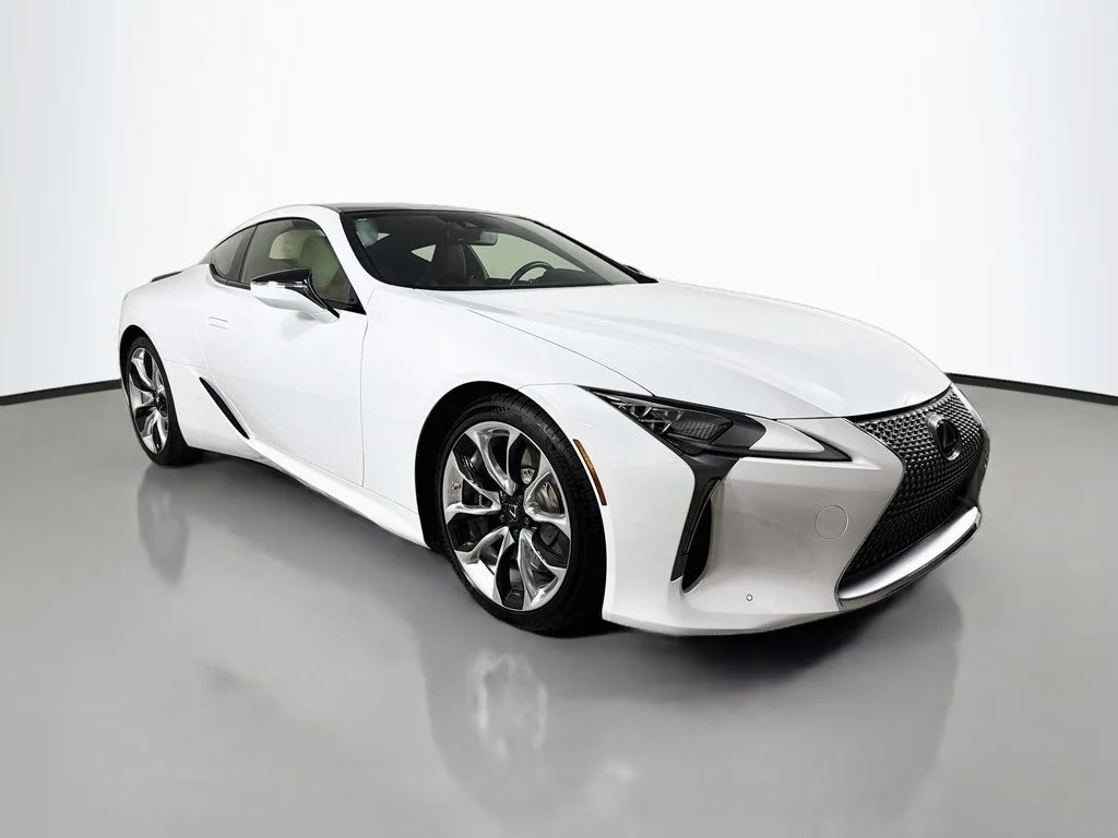 Used 2018 White Lexus 500 image 3