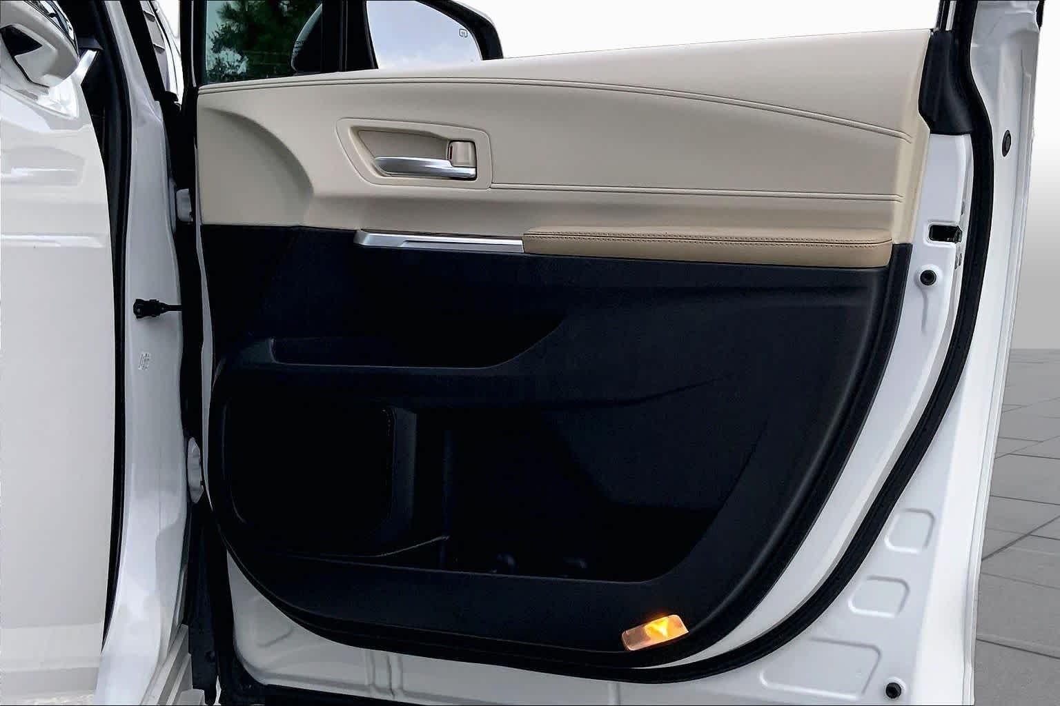 Used 2024 Wind Chill Pearl Toyota XLE image 22