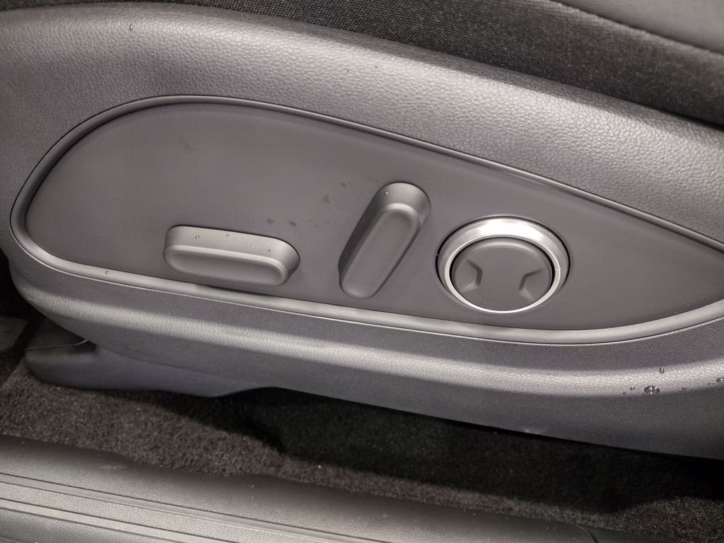 Used 2026 White Hyundai SEL Convenience image 26