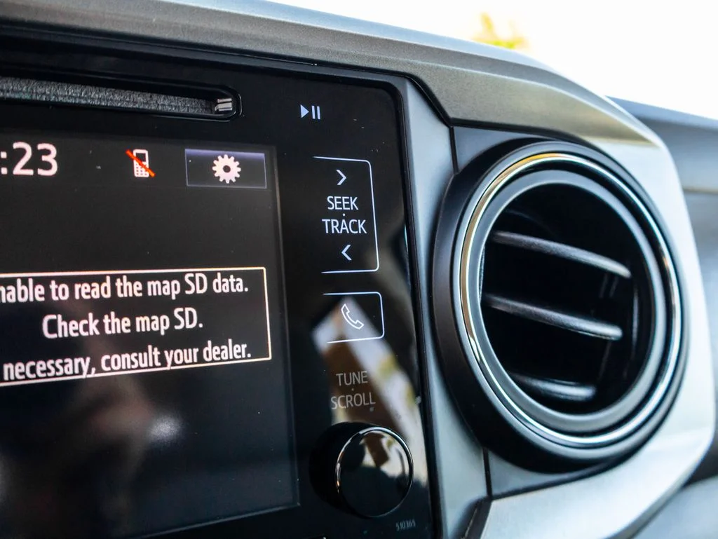 Used 2019 White Toyota SR5 image 36