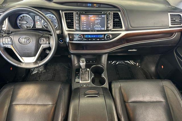 Certified Used 2016 BLIZZARD PEARL Toyota  image 17