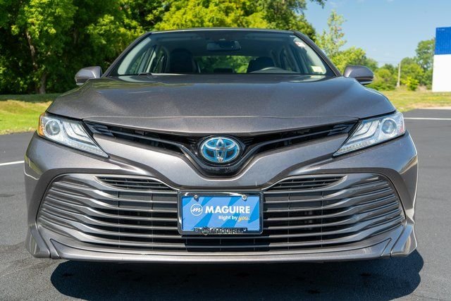 Used 2020 Gray Toyota XLE image 3