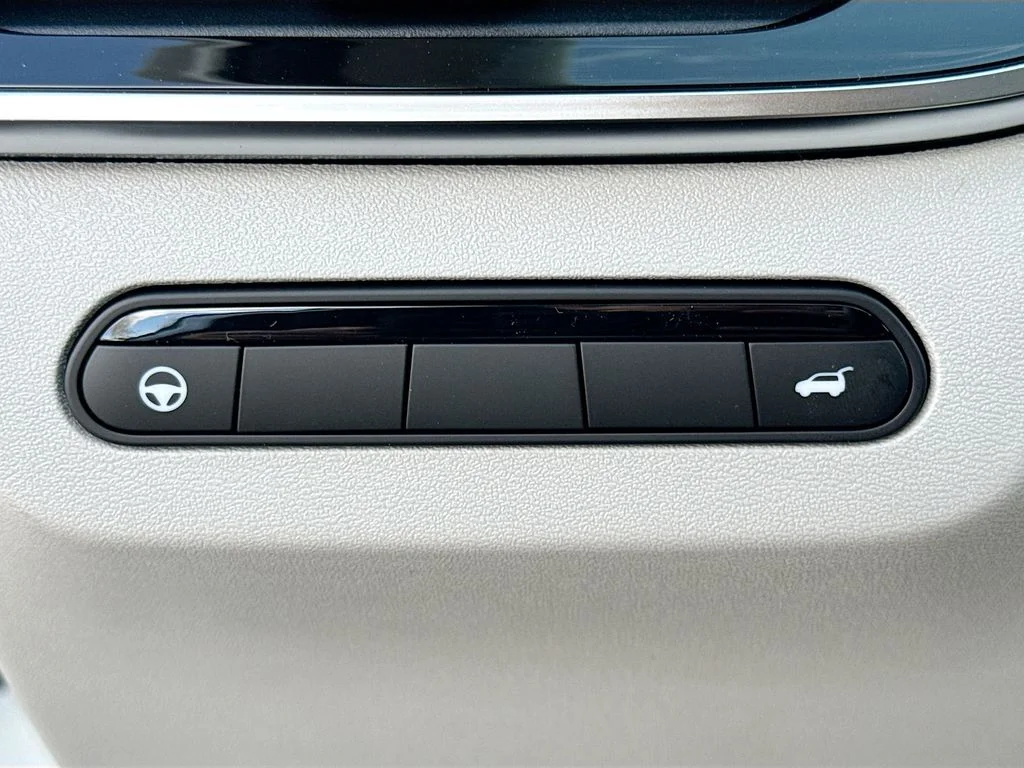 Certified Used 2026 White INFINITI LUXE image 11