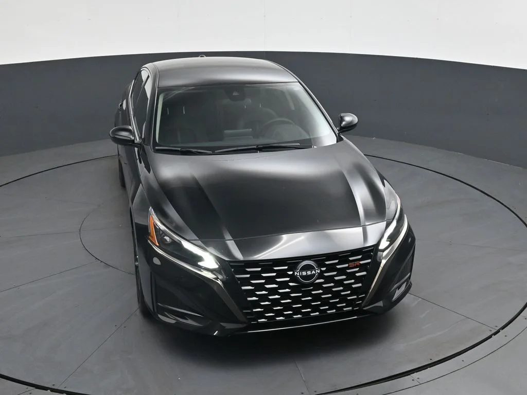 Used 2025 Black Nissan 2.5 SR image 35