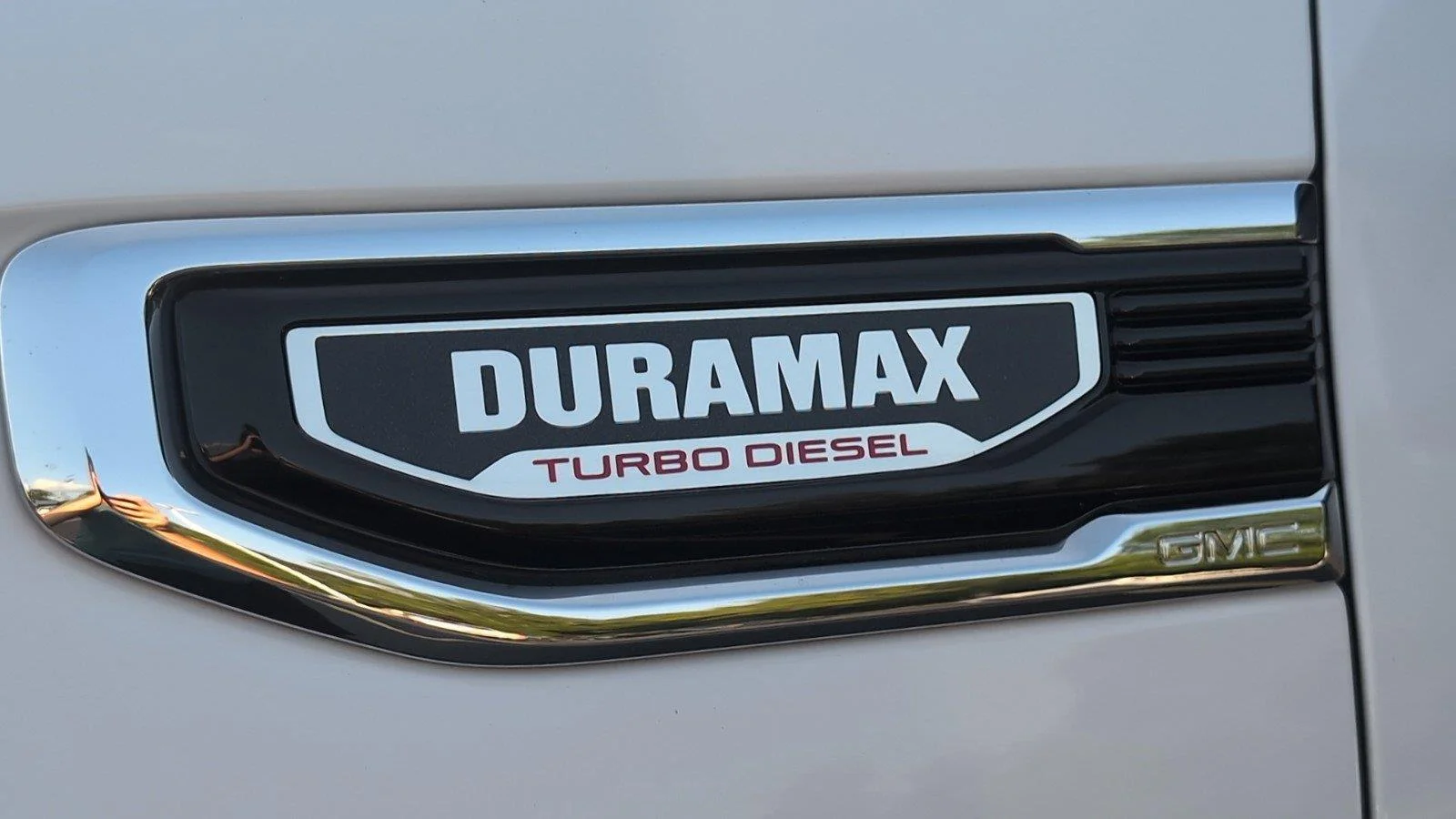 Used 2023 SUMMIT WHITE GMC SLT image 11