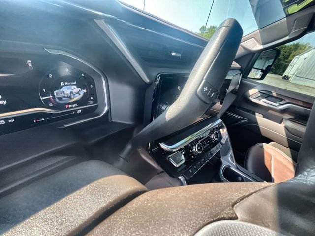 Used 2024 White GMC Denali image 19