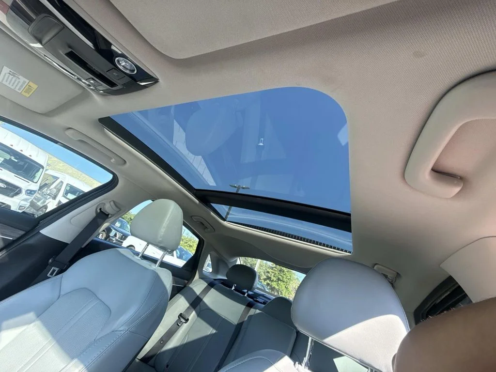 Used 2022 Black Kia EX image 22