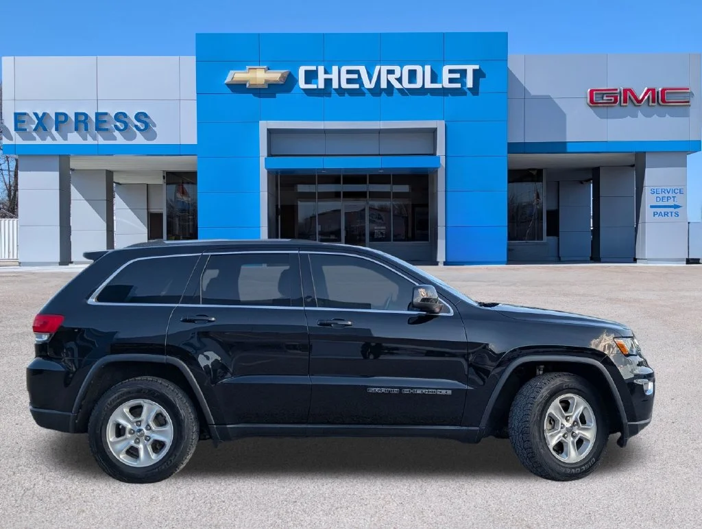 Used 2017 Black Jeep Laredo image 2