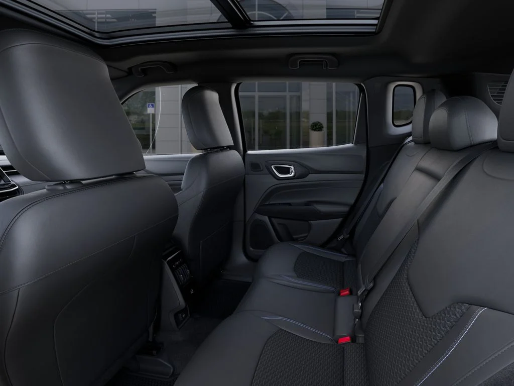 2025 Jeep Compass Latitude - Photo 24
