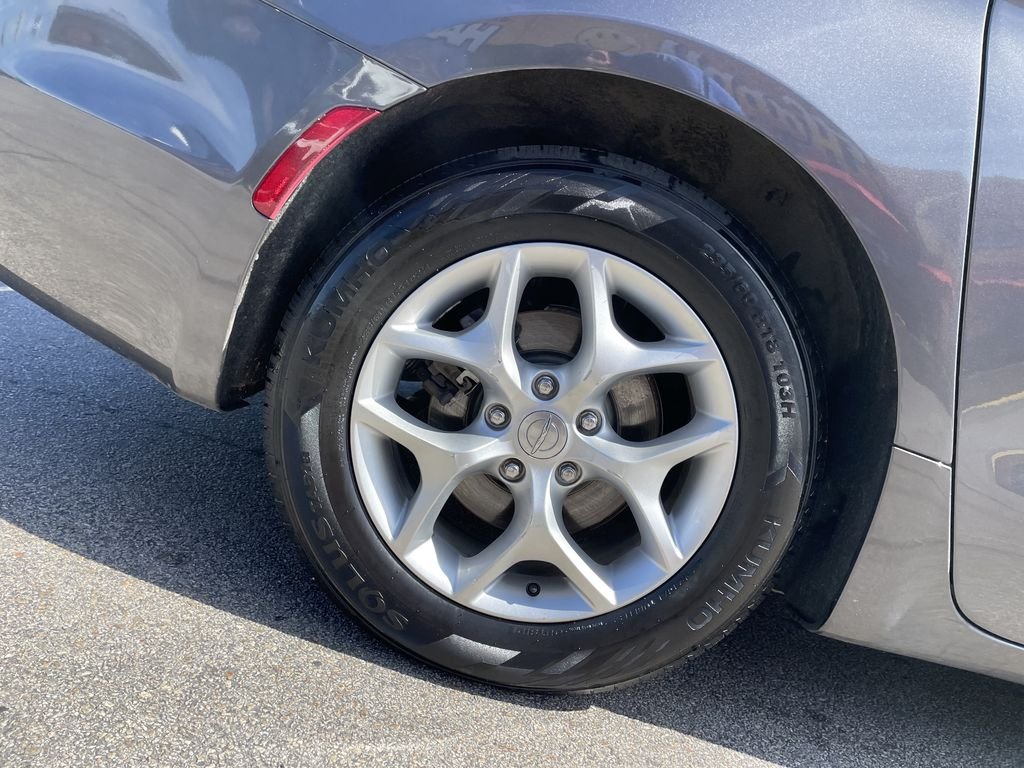 Certified Used 2019 Gray Chrysler Limited image 12