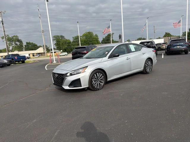 2025 Nissan Altima SV - Photo 18