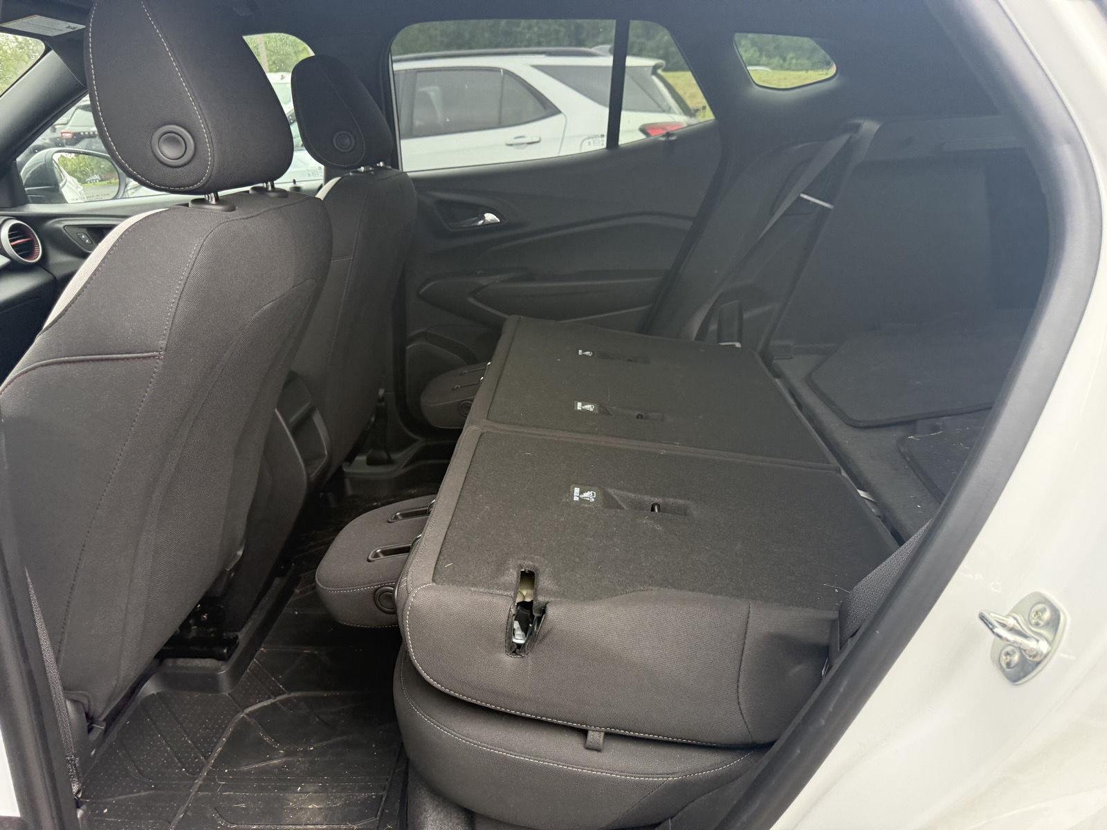 Used 2025 Summit White Chevrolet 1RS image 8