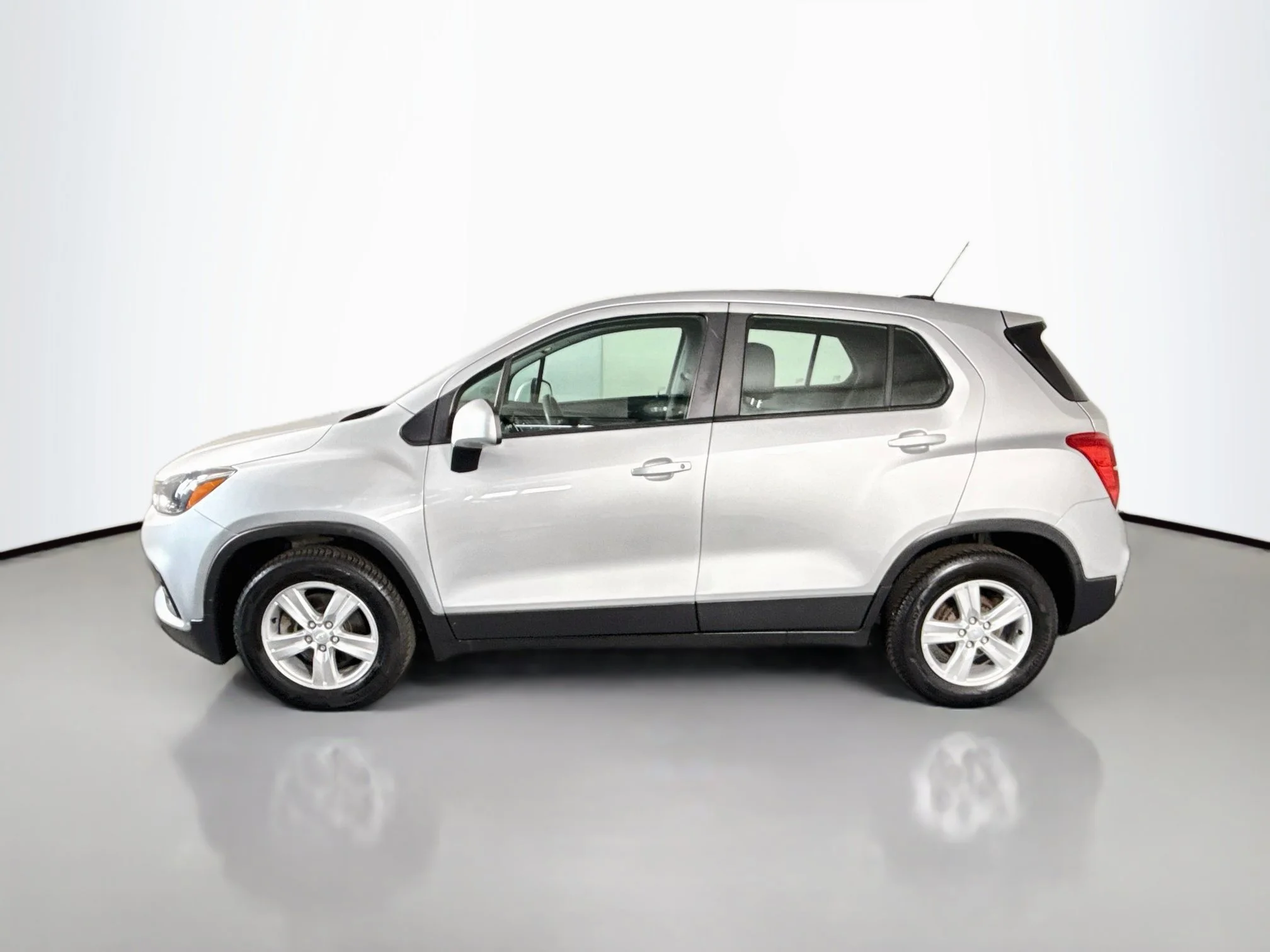 Used 2019 Silver Ice Metallic Chevrolet LS image 4