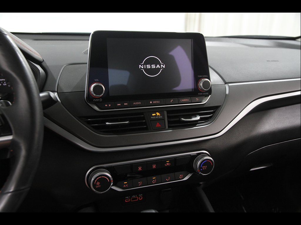 2025 Nissan Altima SR - Photo 9