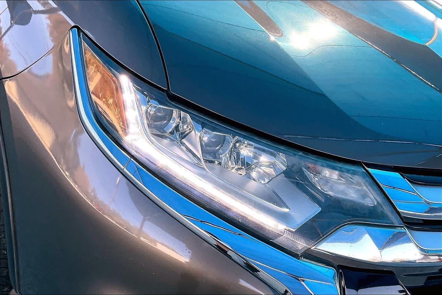Used 2017 Quartz Brown Metallic Mitsubishi GT image 28