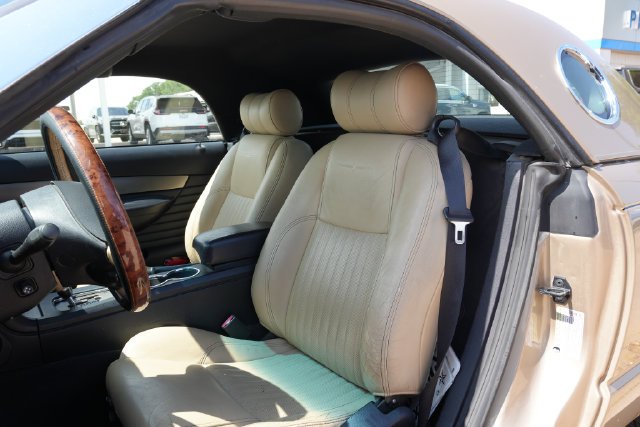 Used 2005 Gold Ford Base image 11
