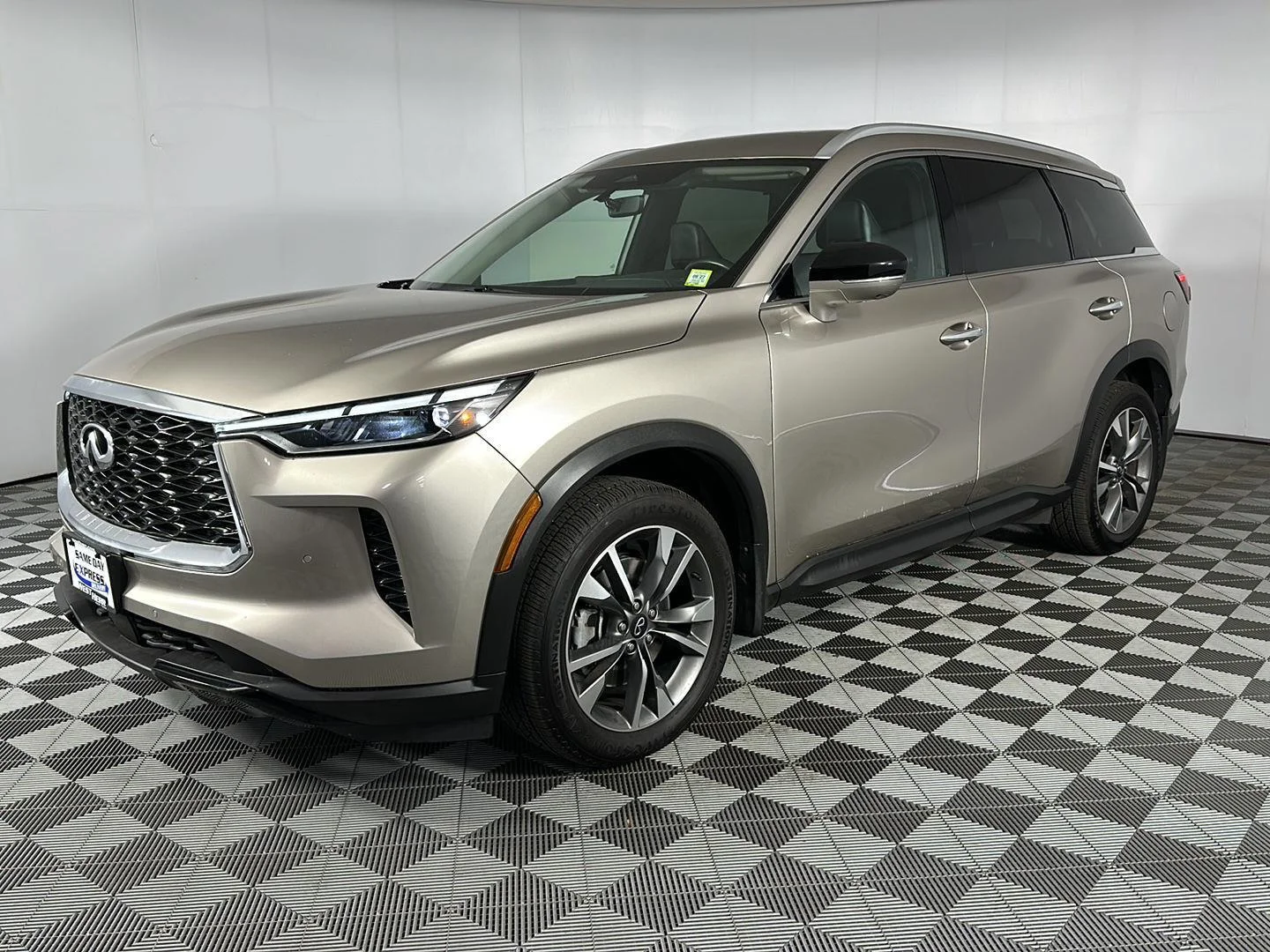 Used 2023 Warm Titanium INFINITI LUXE image 3