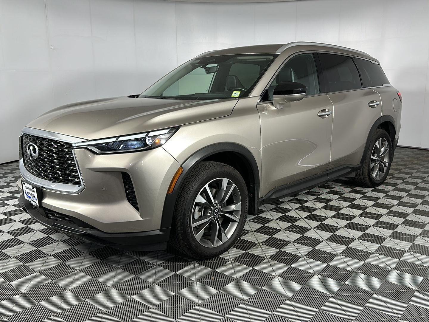 Used 2023 Warm Titanium INFINITI LUXE image 3
