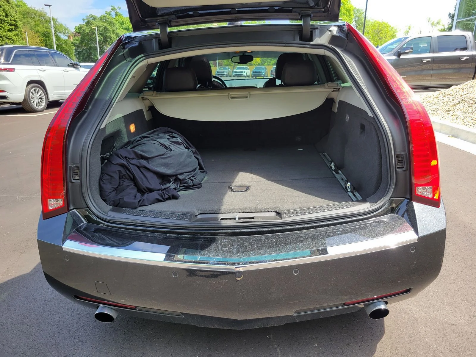 Used 2011 Black Diamond Cadillac Base image 7