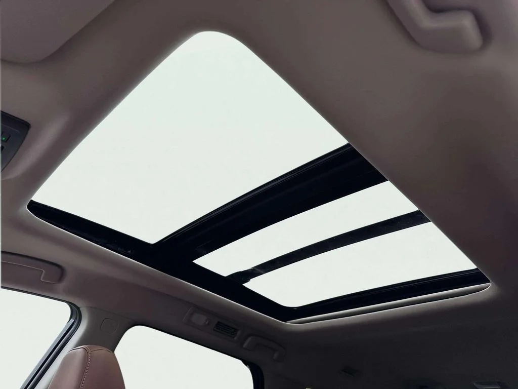 New 2026 Everest White Pearl/Black Nissan Platinum image 24