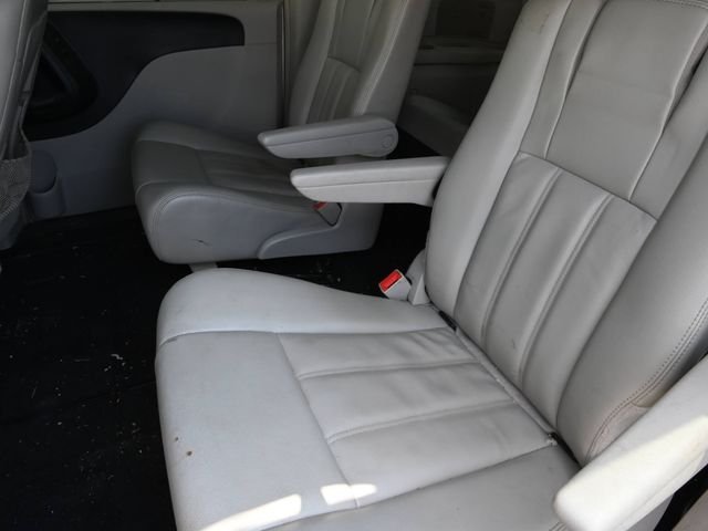 Used 2013 Beige Chrysler Touring image 10